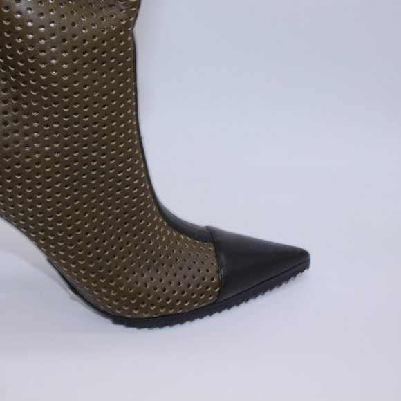 Michael Kors Perforated Leather Abigail Runway Boots Brown/Black Size 40 New - Picture 3 of 13